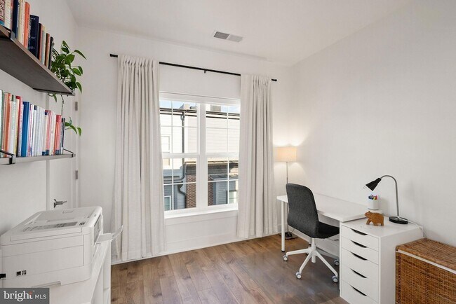 Building Photo - 11258 Faraday Park Dr.