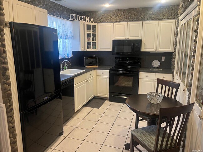 Building Photo - 206 Springmeadow Dr