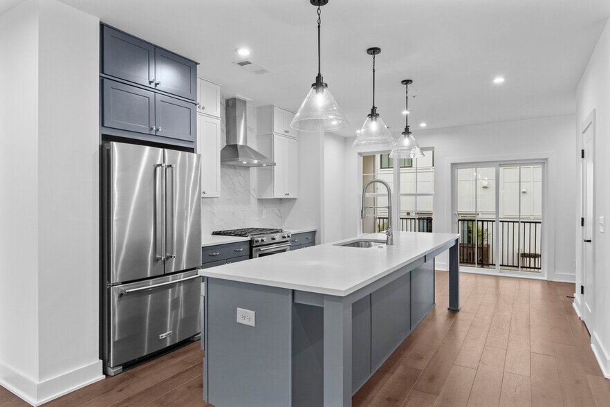 Building Photo - 201 New St