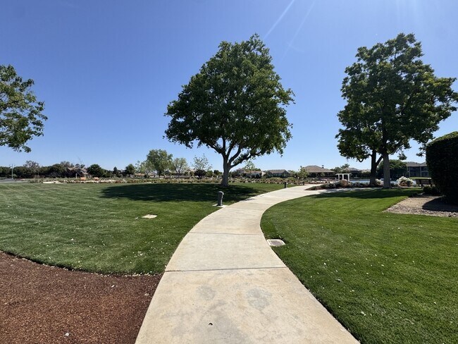 Building Photo - 10556 E Greenbury Way