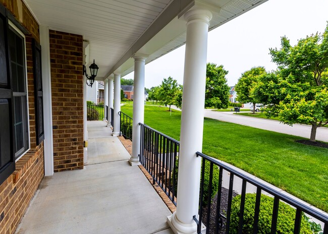 Building Photo - Huge house with vaulted ceilings and fence...