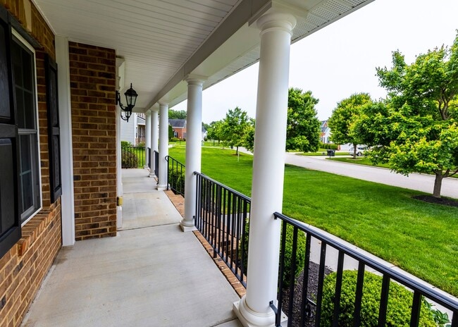 Building Photo - Huge house with vaulted ceilings and fenced in rear yard