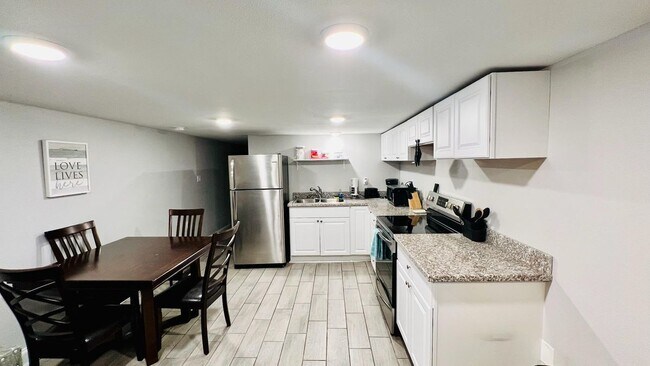 Building Photo - 5924 St Claude Ave