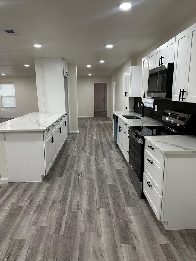 Building Photo - 2507 Blyth Dr