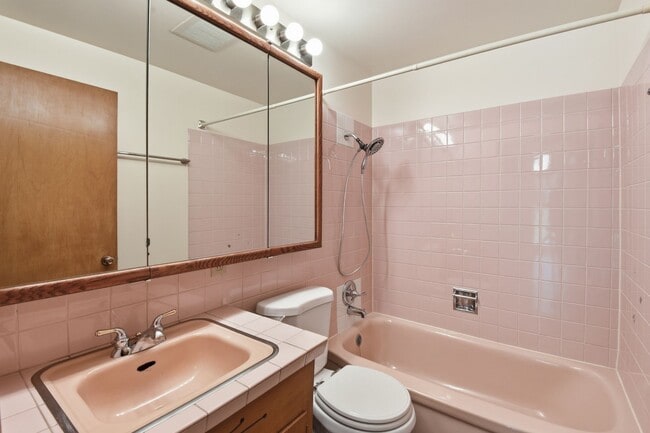 Building Photo - 3bd/2ba Bellevue Home