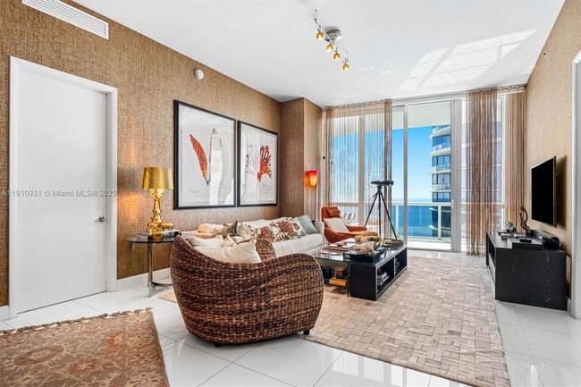 Building Photo - 15811 Collins Ave