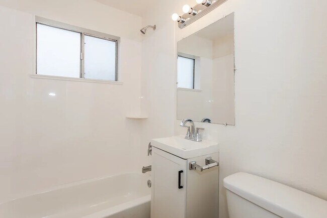 Building Photo - 672 E Buffalo St