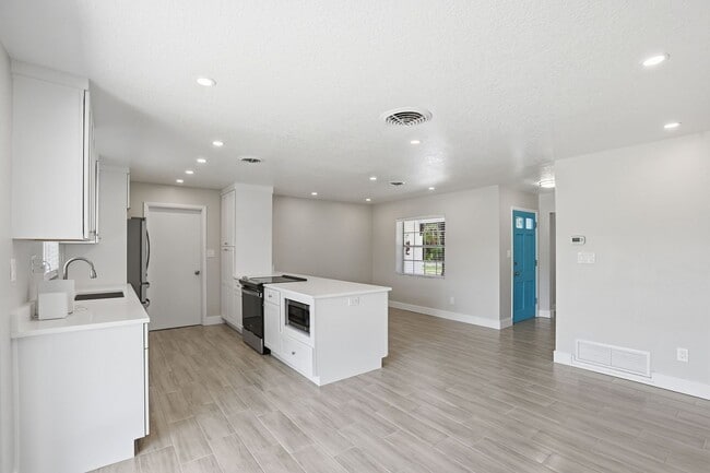Building Photo - Remodeled SODO Home Available Now