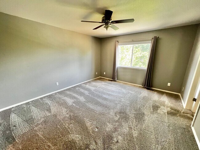 Building Photo - Beautiful 3 bed 2.5 Bath Home in East Loveland, CO!