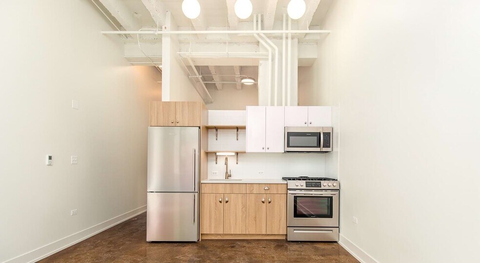 Building Photo - 35 E Adams St
