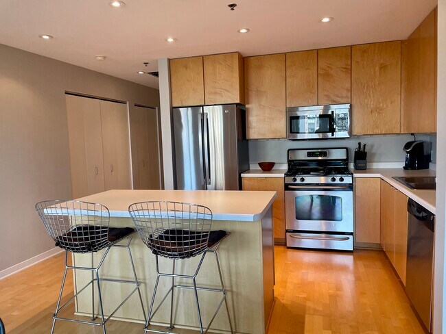 Building Photo - 929 Portland Ave