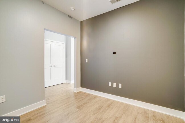 Building Photo - 145 Riverhaven Dr