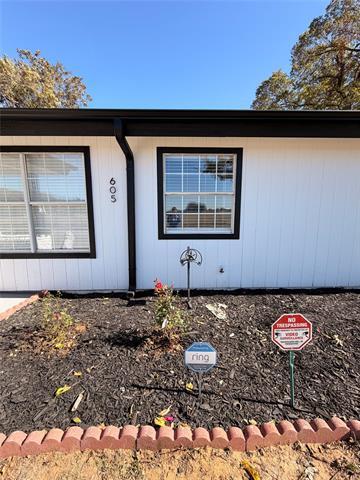 Building Photo - 605 N Davis Dr