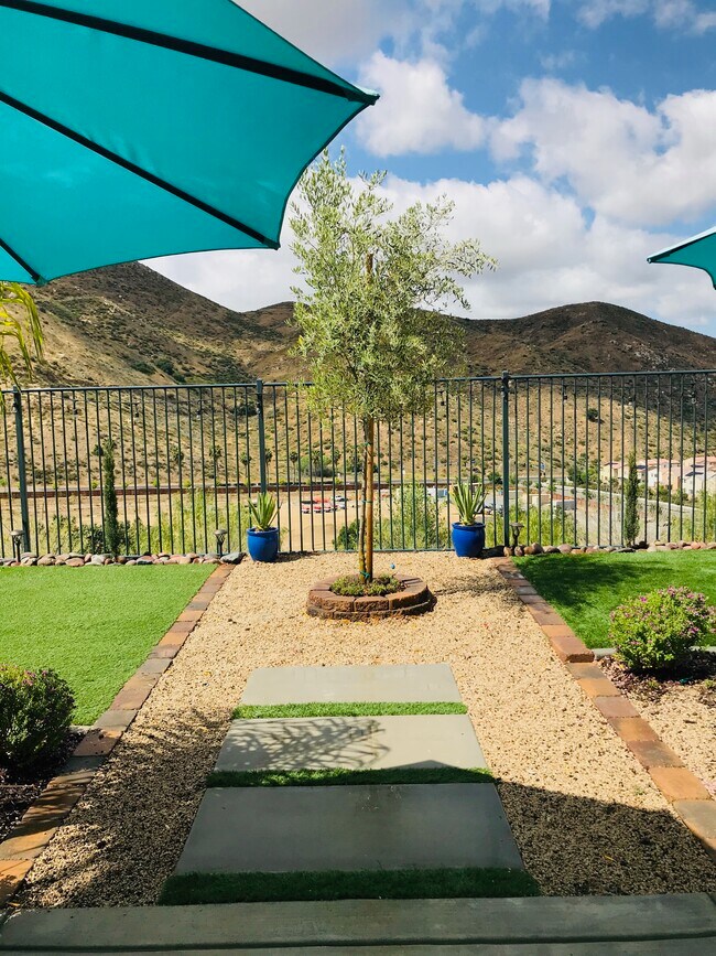 Building Photo - 24255 Lilac Ln