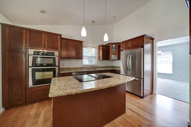 Building Photo - Charming Matthews Home for Rent!