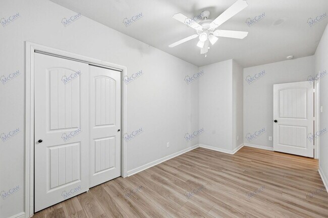 Building Photo - 5504 Wellesley Ave