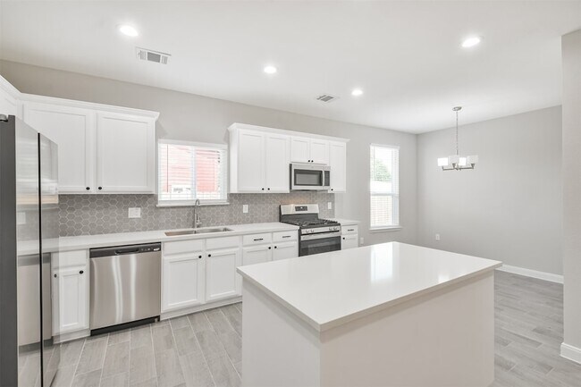Building Photo - 7524 E Maxroy St