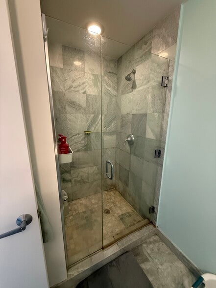 Building Photo - 1050 Brickell Ave