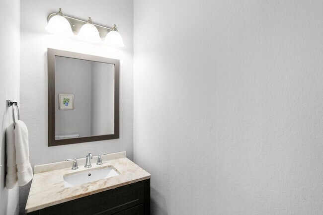 Building Photo - 558 Calen Ln