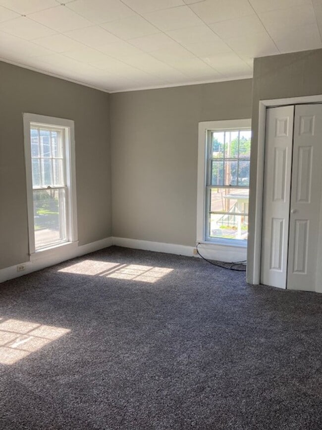 Building Photo - 809 Center St