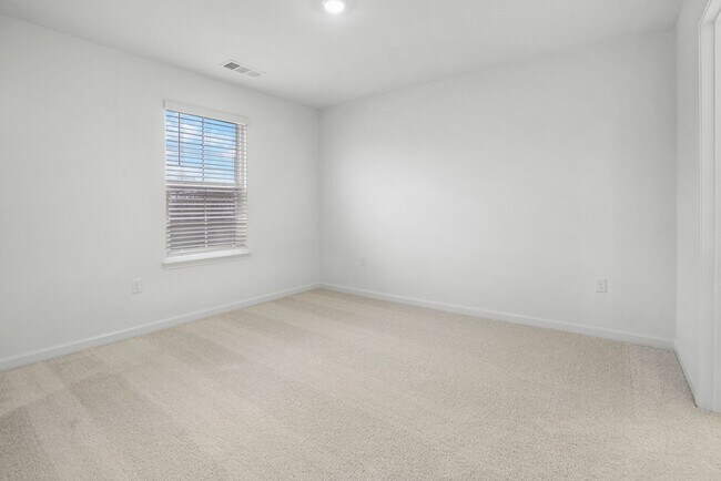 Building Photo - 466 Blair Rd