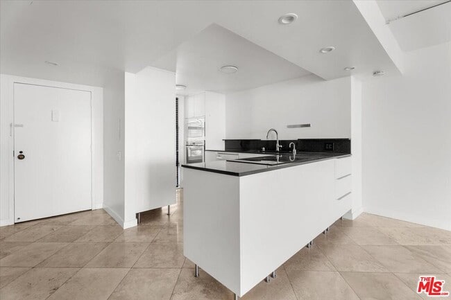 Building Photo - 4314 Marina City Dr