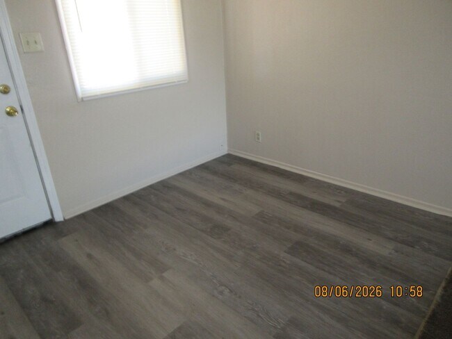 Building Photo - 437 Oasis Dr