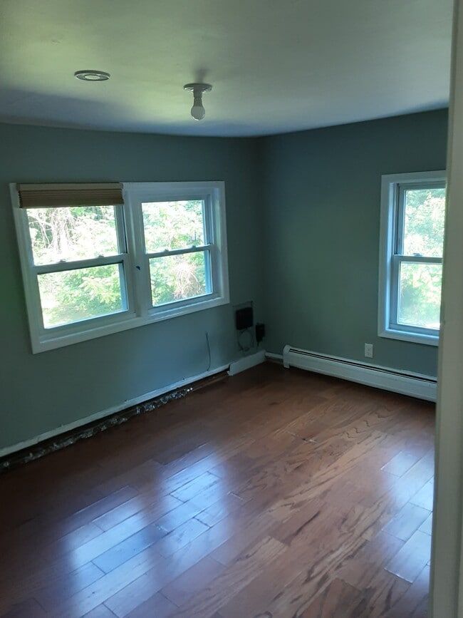 Building Photo - 51 Willow Ave