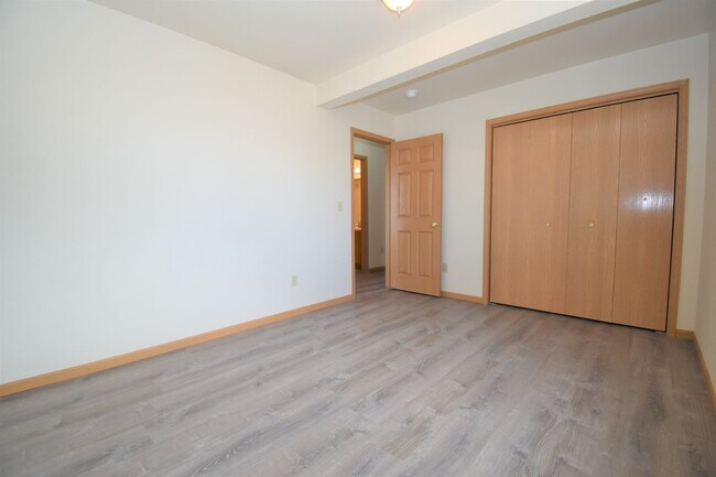 Building Photo - Beautiful 2 bedroom apartment with attached garage!