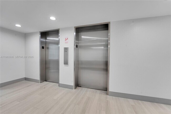 Building Photo - 919 Hillcrest Dr