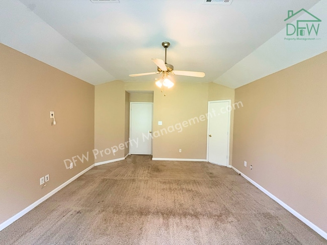Building Photo - Charming Single-Story Home with Fireplace & Island Kitchen in Cedar Hill!