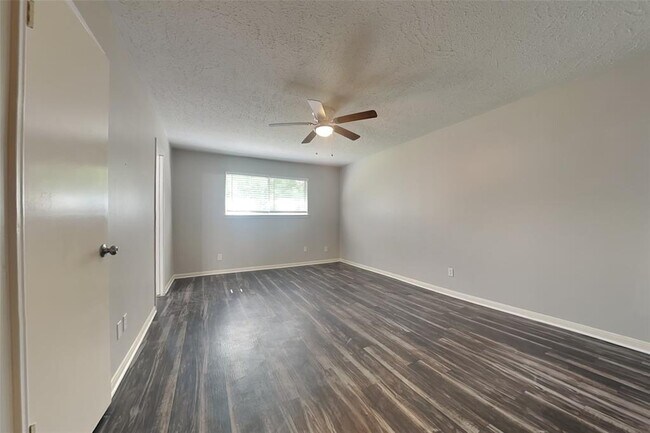 Building Photo - 3214 Evergreen Glade Dr