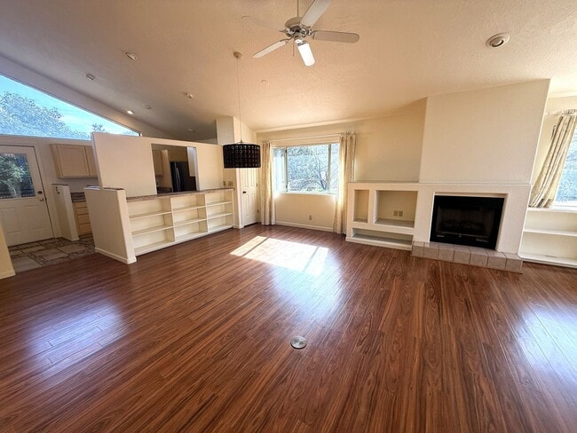 Building Photo - Townhome- Morning Sun