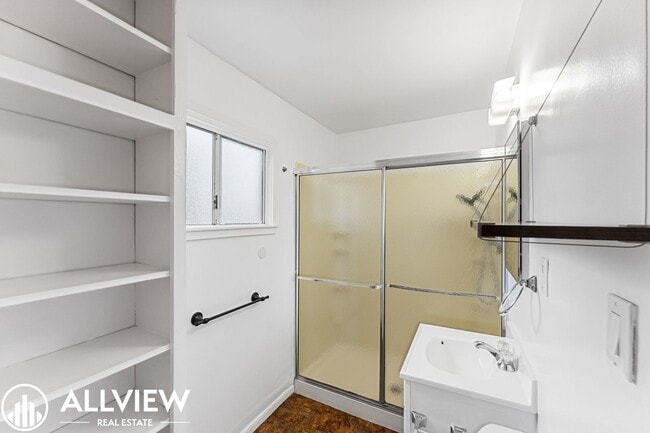 Building Photo - Charming 1-Bedroom Private Home with Backyard – 6-Month Lease with Month-to-Month Flexibility