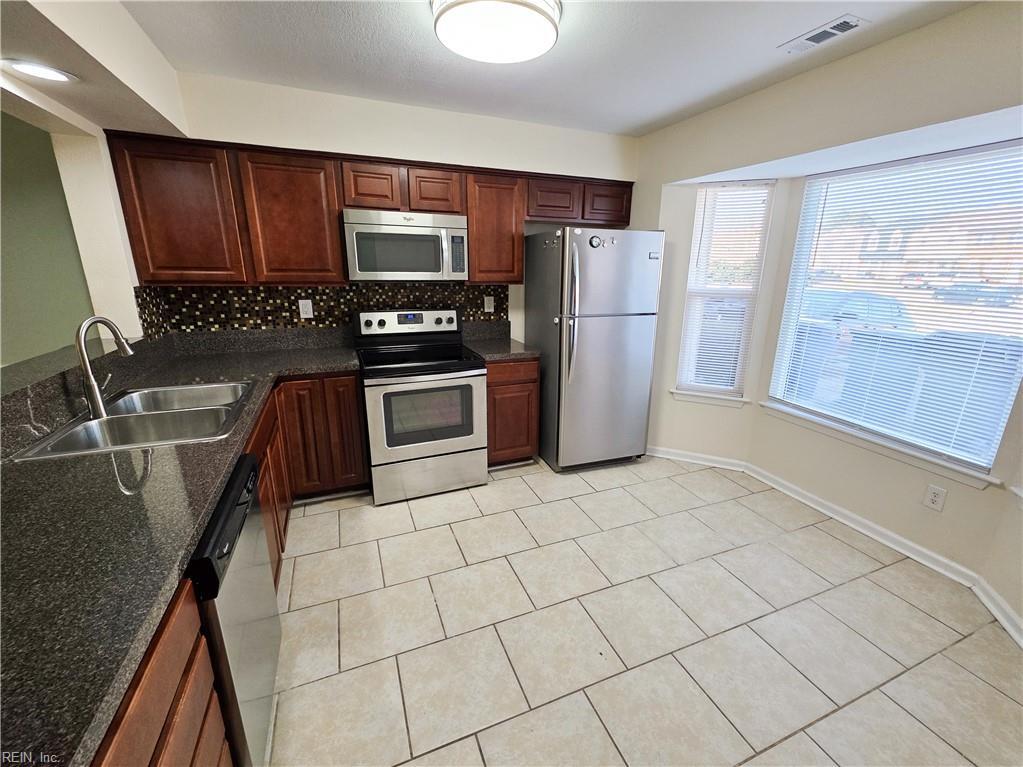 Kitchen - 662 Biltmore Dr