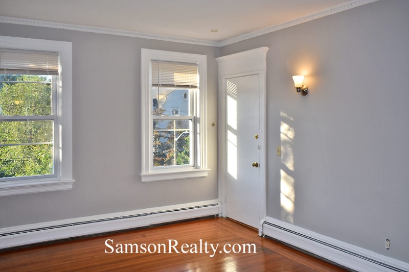 Building Photo - 136 Irving Ave