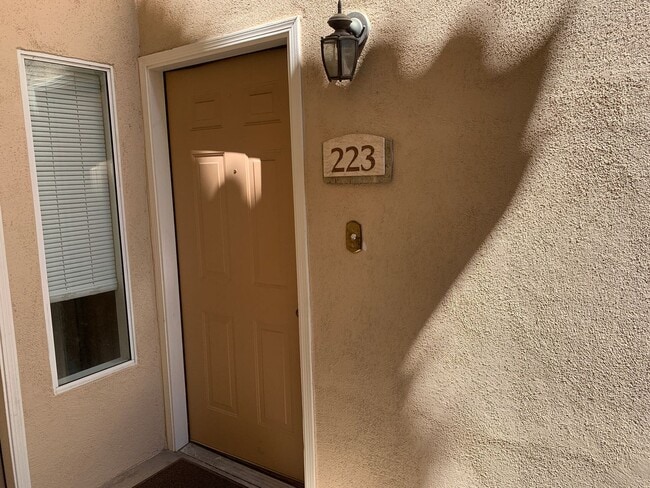 Primary Photo - Lovely furnished Green Valley condo in Res...
