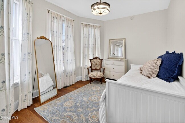 Building Photo - 194 Grand Ave