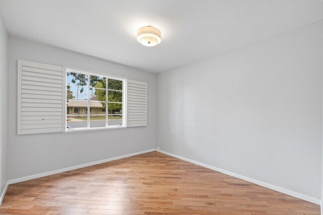 Building Photo - 4909 Flower St