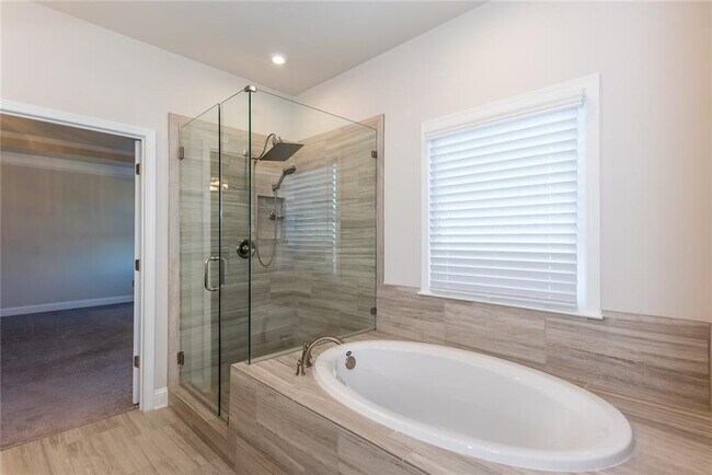 Building Photo - 5015 Montes Ln