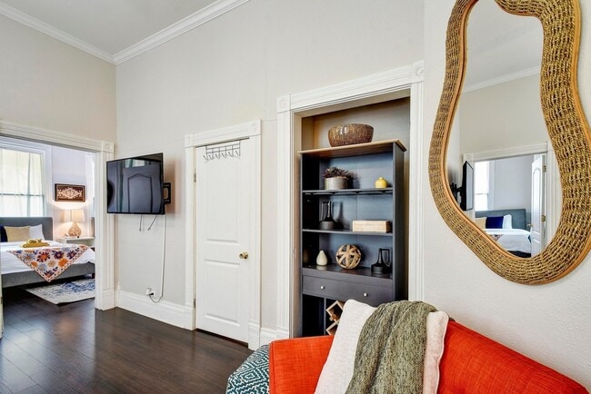 Building Photo - 319 E Courtland Pl