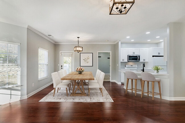 Building Photo - Wonderful 2 bedroom 2 bath Condo End Unit in Great Carmel Location!