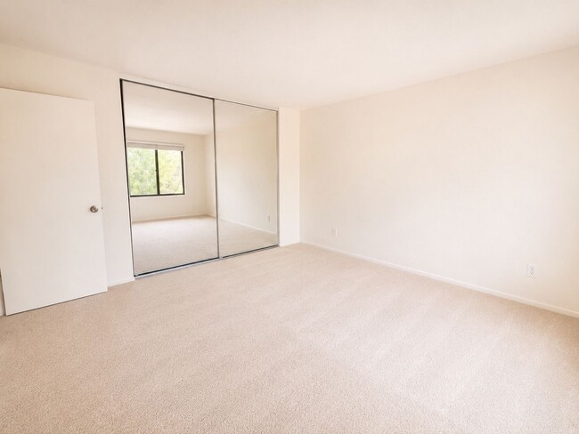 Building Photo - 5451 Caminito Borde