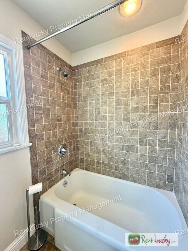 Building Photo - 2130 Montvale Pl W