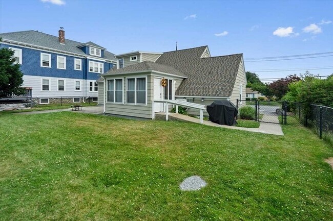 Building Photo - 474 Burncoat St