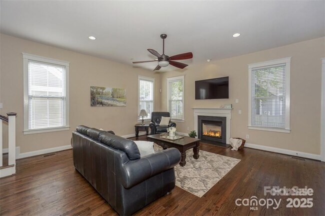 Building Photo - 188 Water Oak Dr