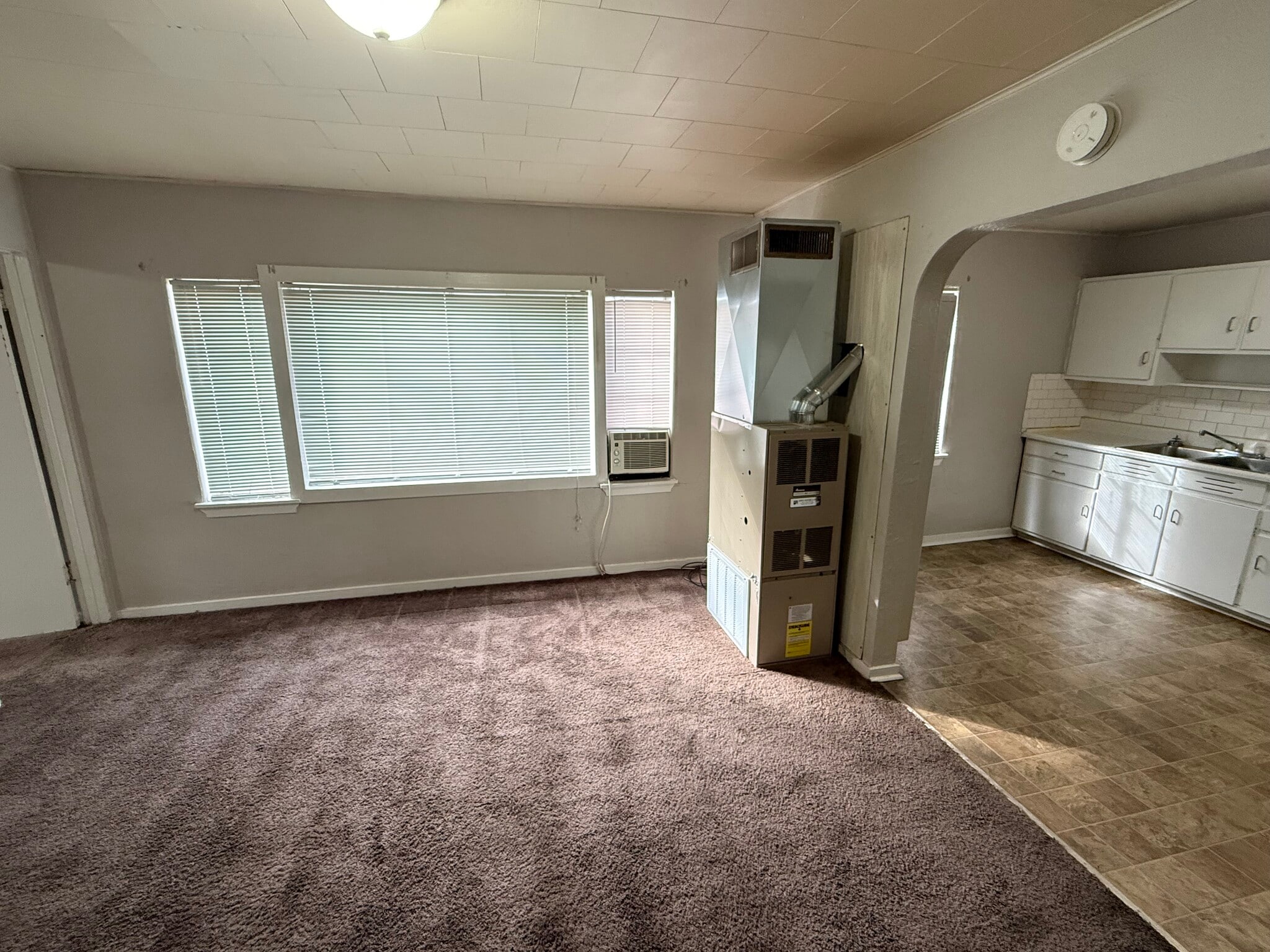 Building Photo - 206 Locust St