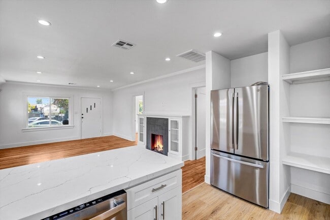 Building Photo - 1413 E 76th Pl