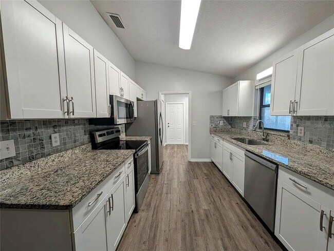 Building Photo - 1511 SW Shorewood Dr