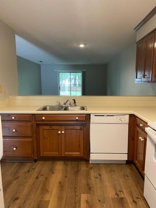 Building Photo - 2 Bedroom Duplex in Quail Rise Subdivision